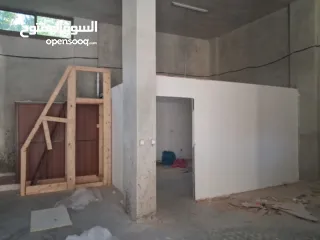  1 مخازن للإيجار قريب من دوار نابلس الجديدة تبعد بالسيارة دقيقتين فقط بمساحة 180م