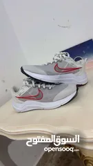  1 حذاء نايك مقاس 40,5