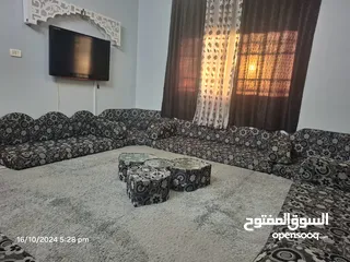  3 طقم جلوس ارضي بحالة جيدة