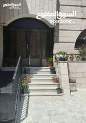  5 *فيلا*  مكونة من طابقين وروف صغير ( غرفة + حمام + مطبخ صغير) مساحة الارض 850 ع الكوشان 750 مساحة كل