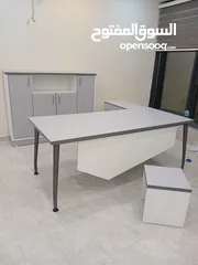  2 مكاتب مميزة  ارجل معدنية