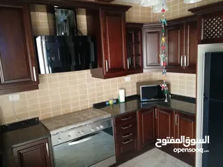  4 شقة جنوبية غربية للبيع شبه جديدة في طبربور -طارق شارع رطب قلبك