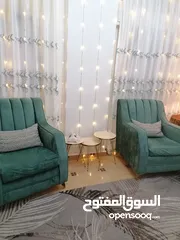  2 طقم كنب بحالة ممتازة للبيع