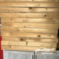  5 متوفر : صواني صاج و مفارش عجين خشب وصواني بيتزا حجمين كبير و صغير  حالتهم جديدة وجودتهم ممتازة