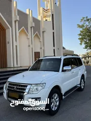  14 Mitsubishi Pajero 2015 3.5 cc v6 wheel drive Oman agency family car lady driving