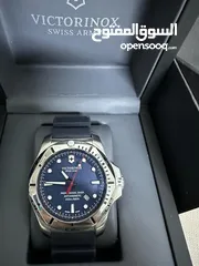  4 ساعة  للبيع Victorinox