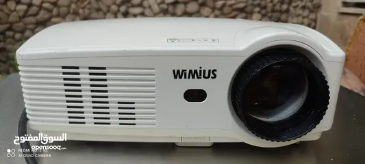  1 بروجيكتر WIMIUS يعرض فيديو و صور من خلال مدخلين اتش دي و مدخلين يو اس بي بدون ريموت