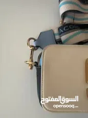  11 شنتة مارك جاكوب ماستر كوبي مختمة كامل لون بيج مع أزرق فاتح وأسود Marc jacobs bags high master copy