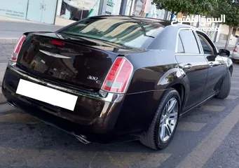  4 كرايزلر 300c موديل 2012