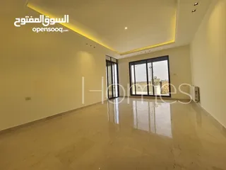  3 شقة ارضية مع ترس للبيع في رجم عميش بمساحة بناء 215م