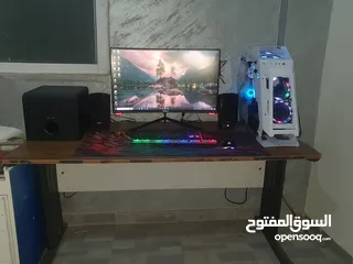  2 اقوى عرض على pc كامل شامل الطاولة والشاشه وكامل ملحقاته