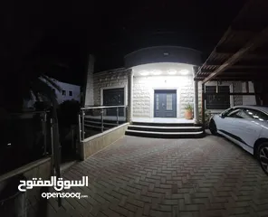  19 فيلا واسعة للايجار