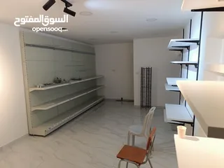  1 رفوف عرض شبه جديد