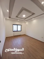  6 شقة للبيع  مساحة 180 متر مع حديقة 80 متر في حي المنصور الجبيهه