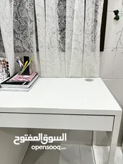  5 مكتب ايكيا مستعمل يوجد فيه خدوشات للبيع بسعر جيد  سعر الشراء  44 دينار اردني و سعر البيع 15