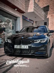  2 BMW 330i 2019