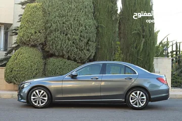 1 مرسيدس C200 موديل 2020 بحاله الوكاله فحص كامل بدون حوادث دهان الشركة مسافه 70 الف كم مالك واحد