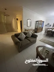  9 طقم أرائك بني فاخر بحالة شبه جديدة وحدة 2 كراسي وحدة 3 كراسي 160سم و 222سم  السعر قابل لل مفاصلة
