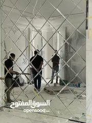  26 تفصيل وتركيب كافة اعمال السكوريت والشور بوكس ومرايا البقلاوة والديكور ومرايا الانارة