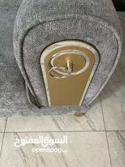  8 غرفة ضيوف 7 مقاعد لون رمادي وذهبي  + طاولات وسط+ طاولات سيرڤس بحالة ممتازه جداً تفصيل قماش امريكي