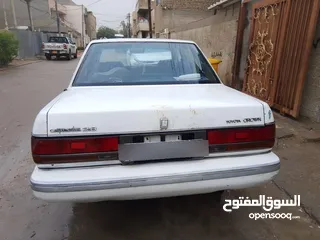  9 تيوتا كراون سيدان 1990