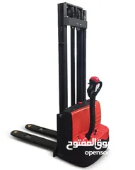  2 رافعات شوكية نوع ستاكر و جكات كهرباء