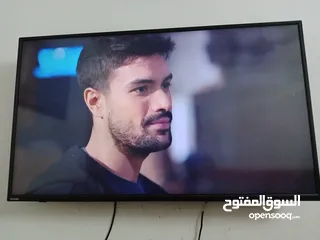  2 شاشة توشيبا شغاله 100% السعر نهائي
