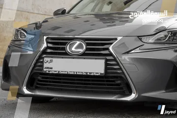  4 Lexus IS300H 2018 - للبيع