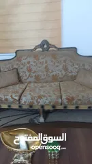  4 طقم كنبايات مستعمل 7 مقاعد مع طاولة خشب