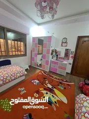  8 غرفة نوم بنات 6 قطع بحالة ممتازة Girls' bedroom set, 6 pieces, in excellent condition