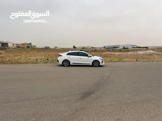  16 هيونداي ايونك اعلى صنف فحص كامل خصوصي اصلي موديل 2018 بحالة الوكالة