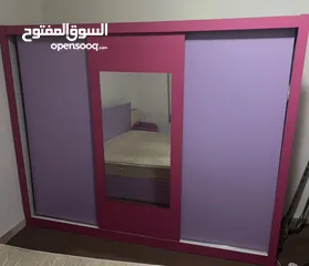  2 غرفة نوم اطفال  تخت 190 سم * 170 سم خزانة كبيرة 240 سم + تسريحة + كومود