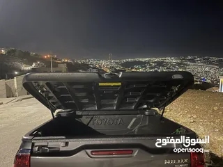  3 السلام عليكم  صندوق بكب هايلكس للبيع  الصندوق نظيف و معه مفتاح للإغلاق