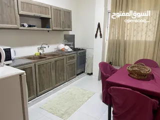  3 شقة مفروشة ارضية جبل طارق قرب الخدمات موقع مميز