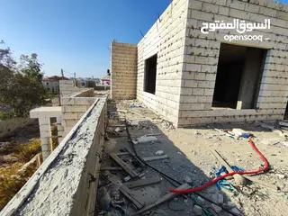  20 قطعه أرض عليها فيلا عظم للبيع في سطح مرحبا