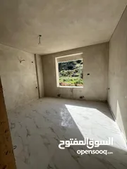  2 tira palace