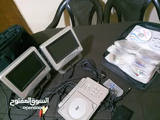 2 *شاشات ومشغل DVD