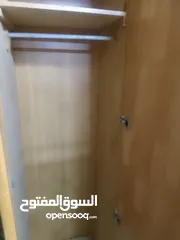  1 خزانة 3 درف وتختين مفرد للبيع في الزرقاء