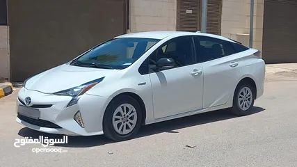 24 تويوتا بريوس لون ابيض لؤلؤي فحص 3 جيد بسعر مغري قابل للبدل
