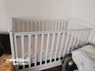  5 تخت بيبي جديد غير مستعمل مع الفرشه وخزانة للبيع للجادين فقط أرجو الإتصال