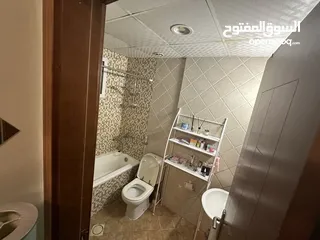  8 Master bedroom with balcony  غرفة مع حمام و بلكونة