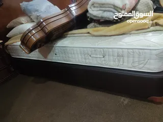  1 قاعده تخت مع فرشه ريم