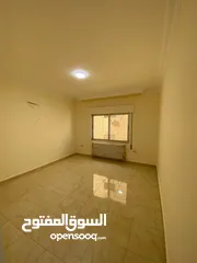  22 شقه 180م طابق أول بالقرب من الكلية العليمة الإسلامية منطقة الفلل