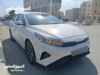  9 سيراتو k3 2022-2023 بنزين 8800 كيلومتر بحالة الوكالة  دهان الشركة الأصلي