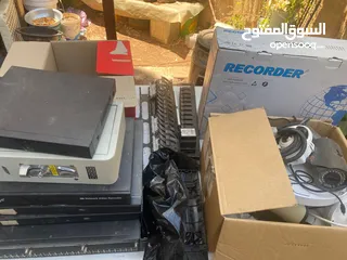  6 كاميرات مراقبة و دي في ار و أجهزة صوت و كوابل