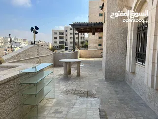  18 ڤيلا للبيع في تلاع العلي منطقة راقية وهادية جداً شارع المحمدية جميع الخدمات بجانب الڤيلا موقع رائع