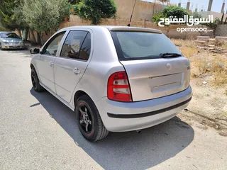  1 سكودا فابيا للبيع موديل 2004 اوتوماتيك بحالة الوكالة