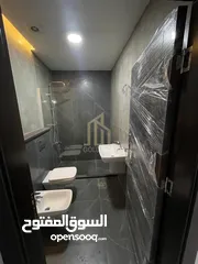  5 في موقع مميز في أم أذينة تملك شقة طابق أخير مع روف 215م بتشطيبات راقية / ref 9509
