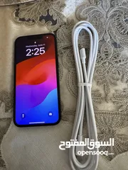  1 آيفون 13 بحالة وكاله مع شحن وكرتون مساحة 265 جيجا  بطارية 89٪؜ استعمال سنه ونصف وارد كندي