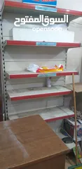  4 ارفف سوبر ماركت مع ثلاجه ثلاث ابواب